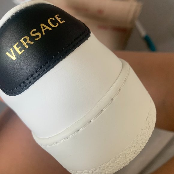 Versace - Picture 7 of 9